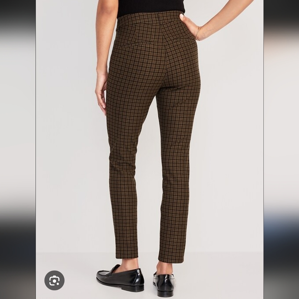 Old Navy - High Rise Pixie Pant Skinny - Size 8